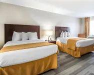 Quality Inn & Suites by the Parks Hotel di 