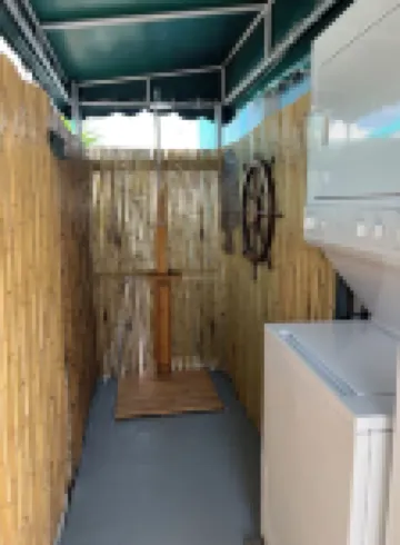 Spacious cottage - the Calusa campground-keylargo-pool