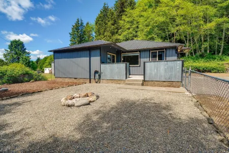 Olympic Peninsula Vacation Rental 1 Mi to Water