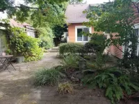 Charming, Private, Detached Studio!