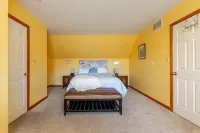 King Bed- Dorney Park- Wineries-, Steam Shower-2 Tier Patio