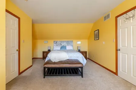 King Bed- Dorney Park- Wineries-, Steam Shower-2 Tier Patio