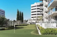 Spacious Luxury High-rise 2bd 2ba w/pool spa & gym