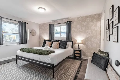 OliveBranch-LuxeDesigner Home-Spa-Firepit-GameZone Hotels in White River Township