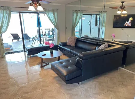 Tampa Home w BBQ patio pool /5 Beds /9 Guests