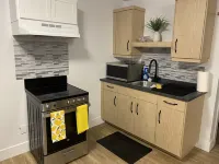 Awesome suite in Riverview. Few minutes walk to Mill Creek Trail Park!