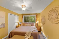 Pet Friendly Chalet, Tucked in the Trees and only three minutes from downtown!