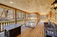 Tranquil Mountain Getaway in Troutdale: Game Room!