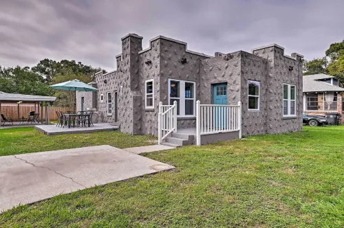 Walk to Dtwn: Winter Garden Home w/ Patio - WiFi