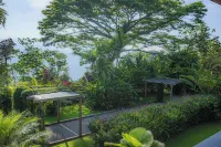 Lamangata Luxury Surf Resort - All Inclusive - Pools
