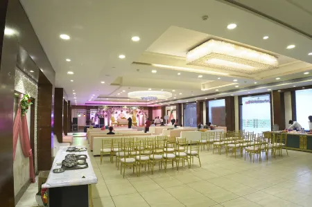 Hotel King's Heritage Отели в г. Барейли