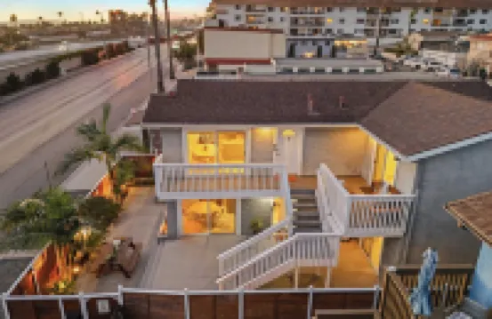 Walk to Trestles Beach Shared YardFirepit El Camino Surfhouse A by AvantStay