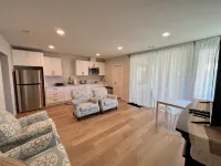 Beautiful lakeside retreat,close to SeaTac Airport,pet friendly,EV charging,WiFi