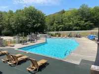 Indian Head Resort - Pools