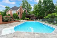 Leeloos on the Lake Sleeps 12 - Pools