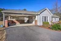 Prince George Getaway Near Historic Sites! - Parkplatz