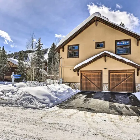 Mountainside Winter Park Ski Home w/ Hot Tub