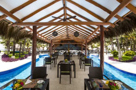 Hidden Beach Resort Au Naturel Adults Only Catamarán, Cenote & More Inclusive Отели рядом с достопримечательностью «Rockaway Bay»