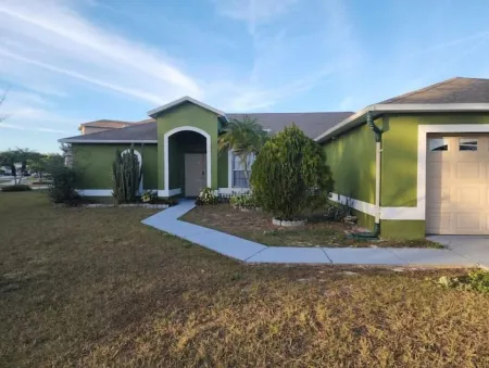 Family house close to Disney Отели рядом с достопримечательностью «Publix Super Market at Village Shops at Bellalago»