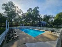 Charming Cottage with Pool and Fire Pit - Cozy Vintage Retreat