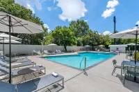 Spark by Hilton Chattanooga Downtown - Pools