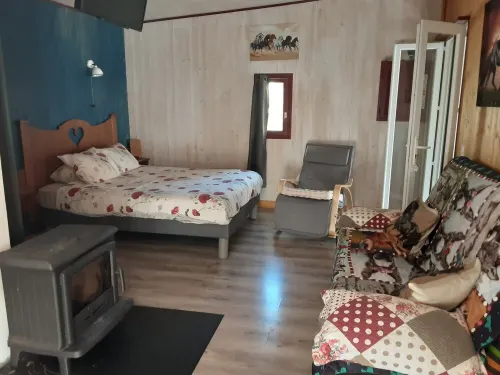 Lovely detached bungalow Hotels in Rigaud