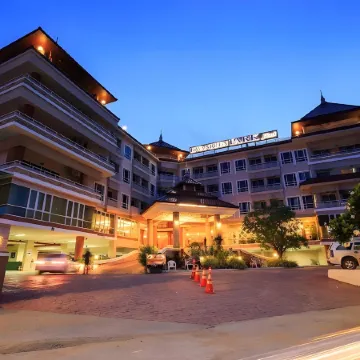 Kwanruen Park Hotel Отели рядом с достопримечательностью «Аквапарк Bung Ta Lua»