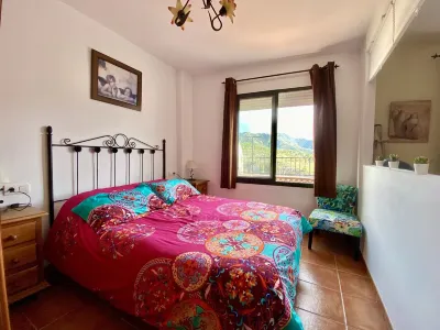 Quiet apartment with stunning mountain, river and sea views Calle Real 주변 호텔