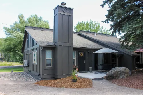 Whitefish Condo w/ Pool Access + Close to Hiking! - Homestays