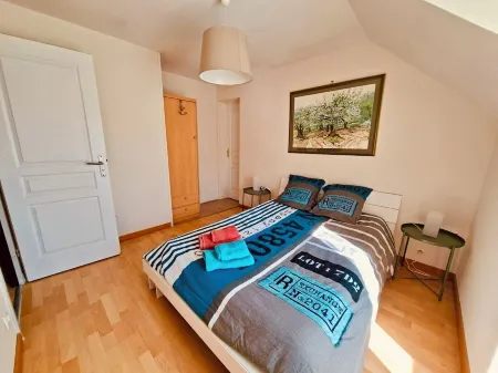 3 bedroom house, gym, jacuzzi and garden Отели в г. Кальвадос