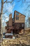 Modern Rustic Lodge! 2 min. walk to Ski Slopes, 6TVs, Linens, WiFi, A/C, Firepit
