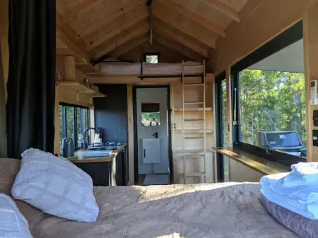 Tiny Farm House on the Hill Отели в г. Пичестер