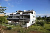 RESIDENCE DE LA BAIE, THE NON-THINKING HOUSE فنادق في 