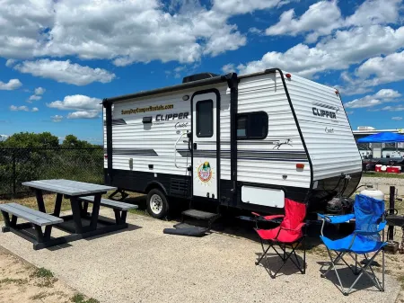 Cozy RV with AC and Heat Отели в г. Лонг Бич