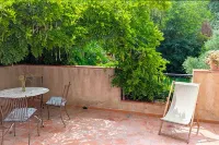 Charming gîte with private spa and river at the bottom of the garden. Baronnies Hotels in Mollans-sur-Ouveze