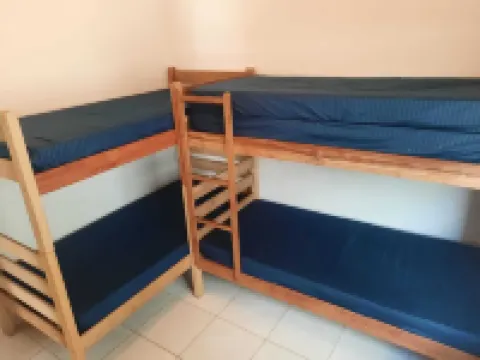 Comfortable house 400m from Jamaica Beach for 15 people, 3 bedrooms, 4-car garage