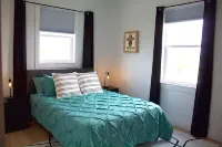 Spacious 4-bedroom house with WiFi, outdoor oasis in beautiful Redington Beach Hotel a Redington Beach