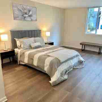 Oceanfront Spacious 2-Bedroom Condo with Free Parking,Wifi, Pool,Sauna in Marina Rooms