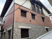 En el Centro del Pueblo. Esta Decorada en Estilo Moderno y es Totalmente Nueva Hotels in Mombeltran