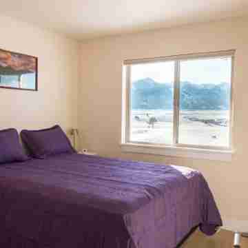 All new inside, 3-bedroom house, WiFi, AC beautiful Paradise Valley Yellowstone Rooms
