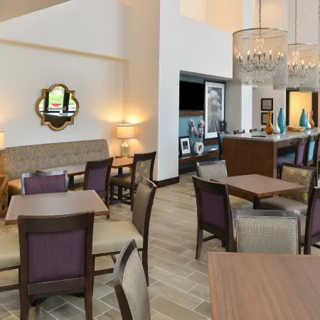 Hampton Inn & Suites des Moines Downtown