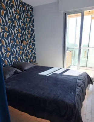 T 2 sea view, ideally located