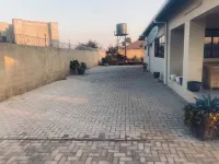 Lovely 3-bedroom apartment in Lusaka with WiFi, AC Hotels in Kafue