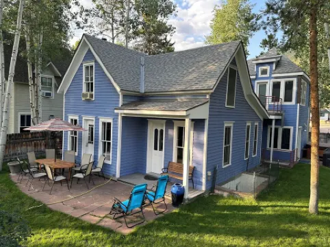 MODERN Monet Blue Aspen Victorian Whole House In Town,  with Private Hot Tub!