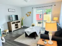 Charming 3-bedroom WALKING distance to BEACH bottom unit of duplex in Edinboro