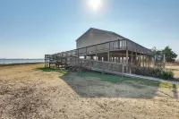 11 Mi to Chincoteague: Atlantic Home w/ Decks! - Homestays