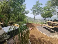 MONKEY MANSION - Luxurious treehouse with outdoor hot tub