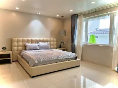 Ly Ly Villa - Private Villa 4 bedrooms, 4 bathrooms,  garden, comfortable style Hotel a 