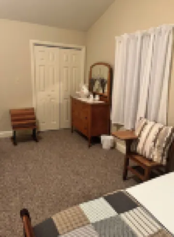 Spacious 2-bedroom cottage ideal for Scrapbooking and Quilting retreats.