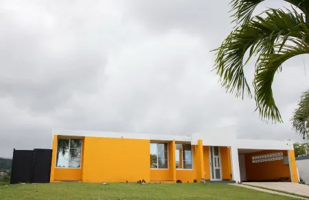 Spacious 3-Bedroom Retreat with Sparkling Pool & Relaxing Vibes